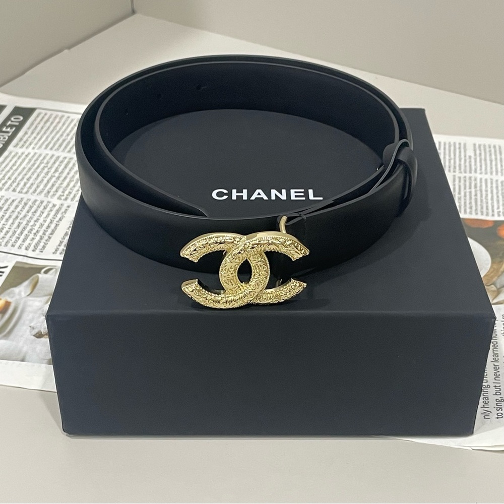 Chanel black leather belt.
